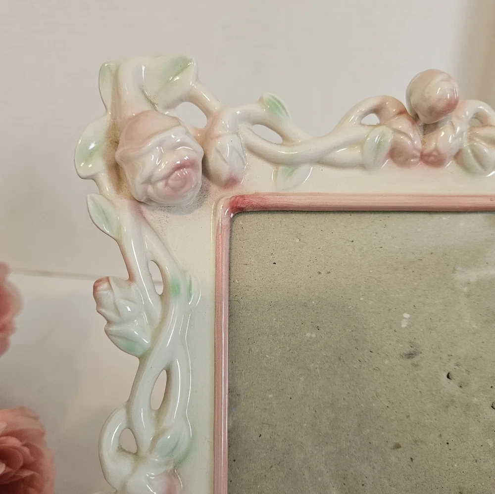 Elsa Glazed Soft Pastel 3D Pink Rose Buds & Green Leaves Table Frame 8